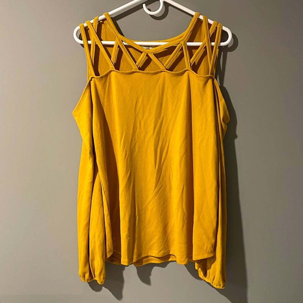 89th +Madison Women’s Long sleeve Cut-Out Top